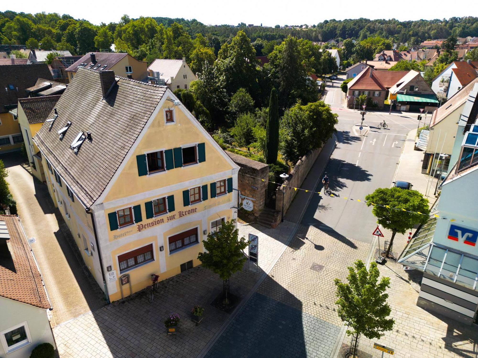 Hotel Garni Und Apartments Zur Krone Hilpoltstein Exterior photo