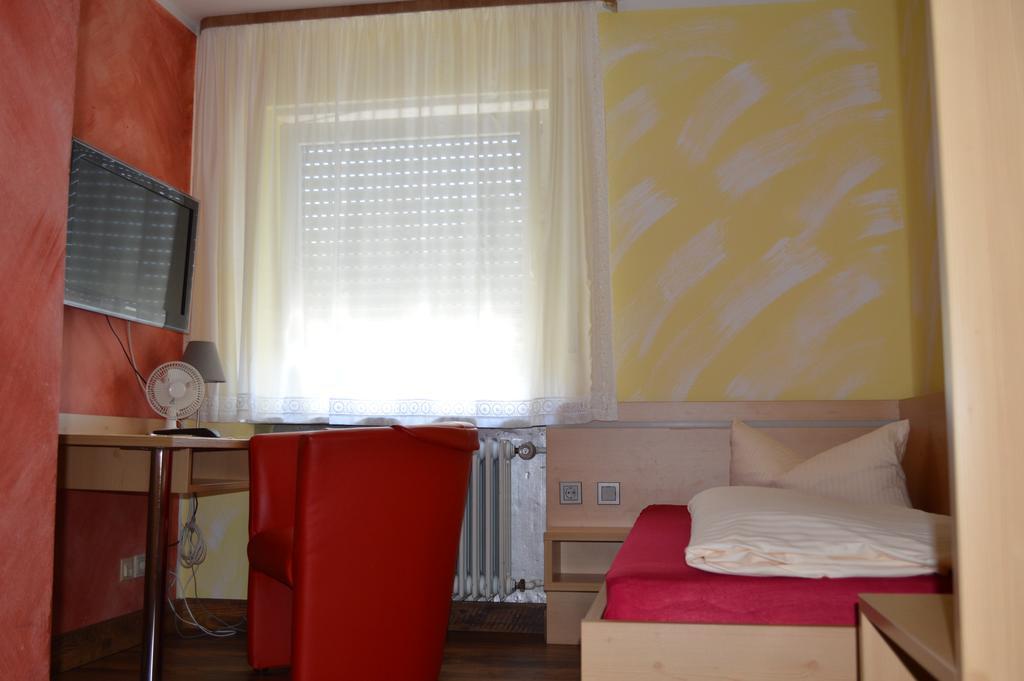 Hotel Garni Und Apartments Zur Krone Hilpoltstein Exterior photo
